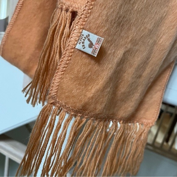 Alpaca Camargo Melon Colored Fringe Scarf NWT - Picture 6 of 12